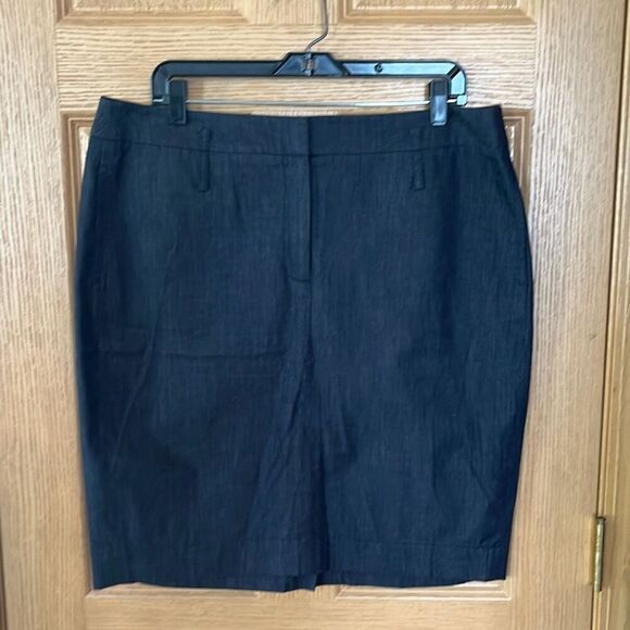 Ann Taylor LOFT Dark Denim Stretch Skirt SIze 14 - Picture 1 of 4